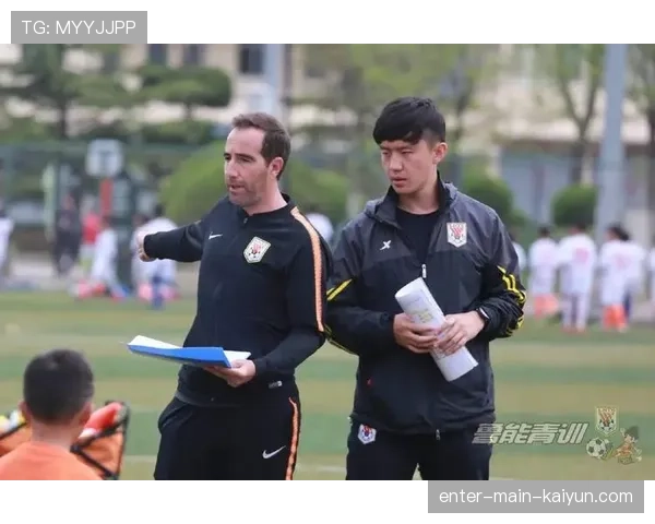 青训营教练与球探的信息共享机制，青训教练员